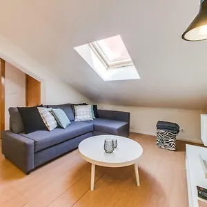Santos Gem I - In Trendy Neighborhood Apartment